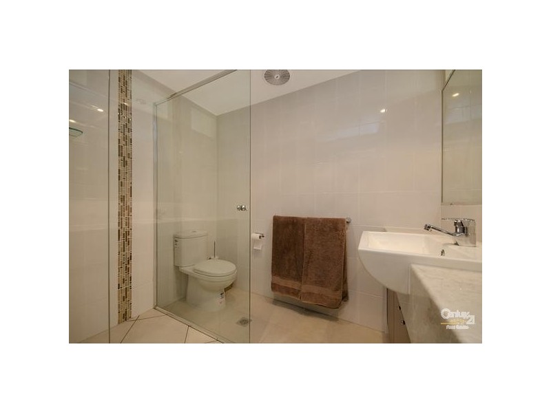 84 Duporth Avenue, Maroochydore QLD 4558