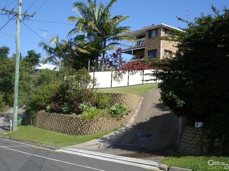 7 Yakola Parade, Alexandra Headland QLD 4572