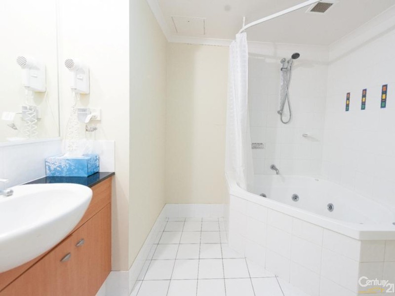 215/102 Alexandra Parade, Alexandra Headland QLD 4572