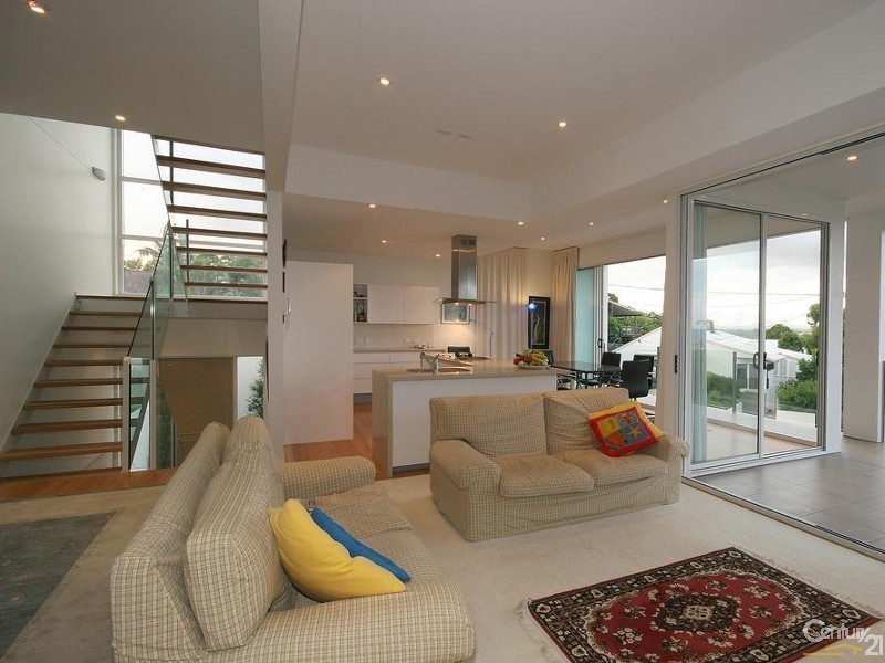 21 Tantula Road East, Alexandra Headland QLD 4572