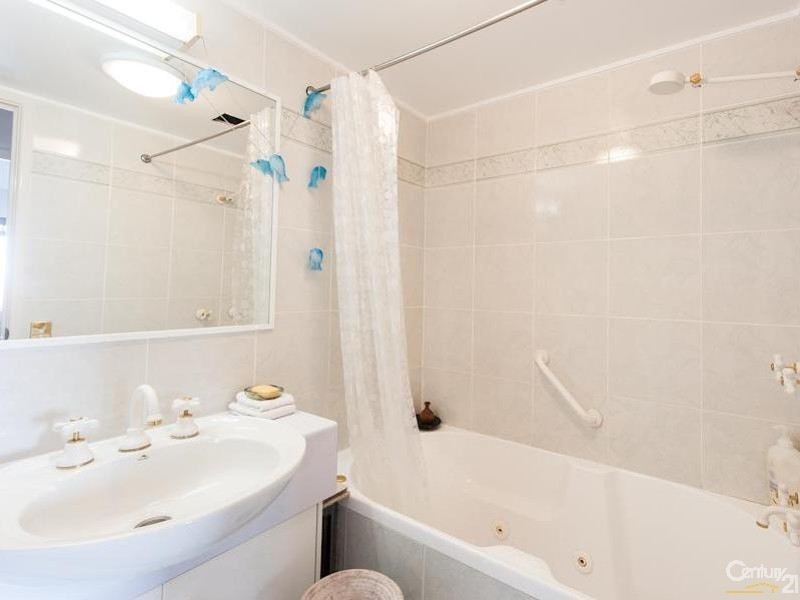 4/2 Duporth Avenue, Maroochydore QLD 4558