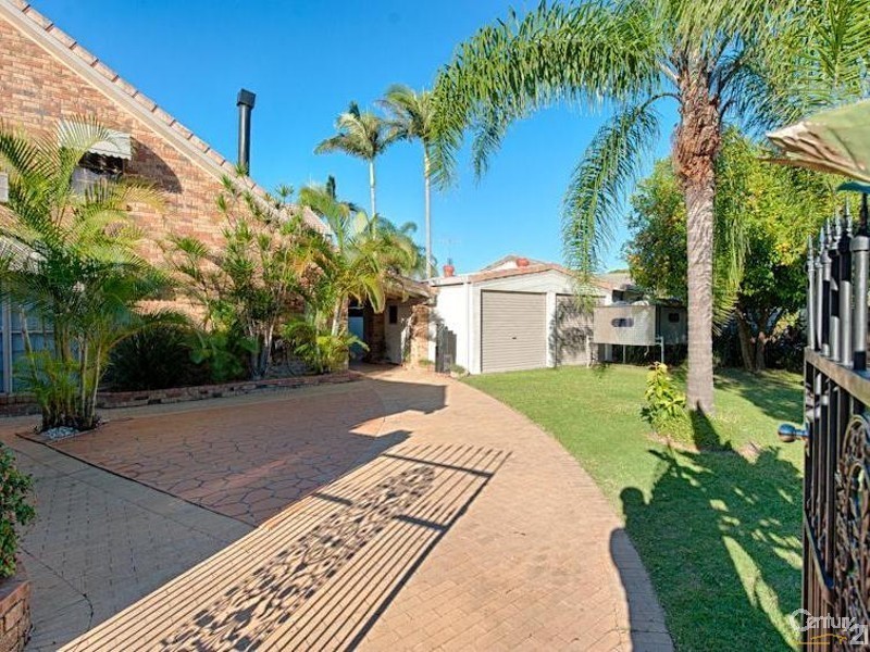 74 Amarina Avenue, Mooloolaba QLD 4557