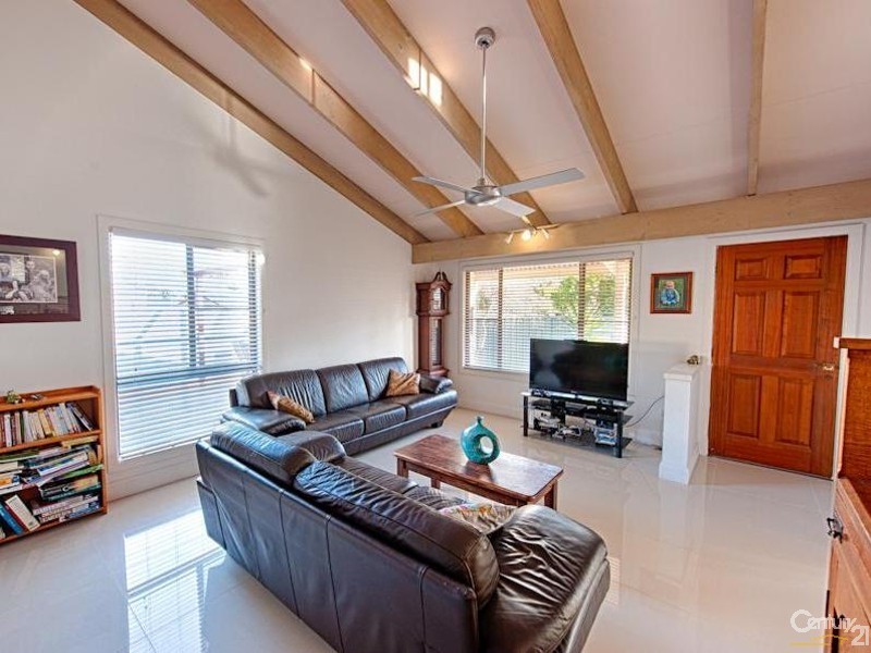 40 Lawrence Street, Mooloolaba QLD 4557