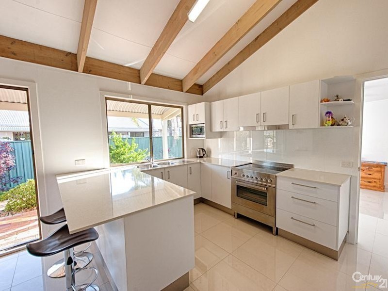 40 Lawrence Street, Mooloolaba QLD 4557