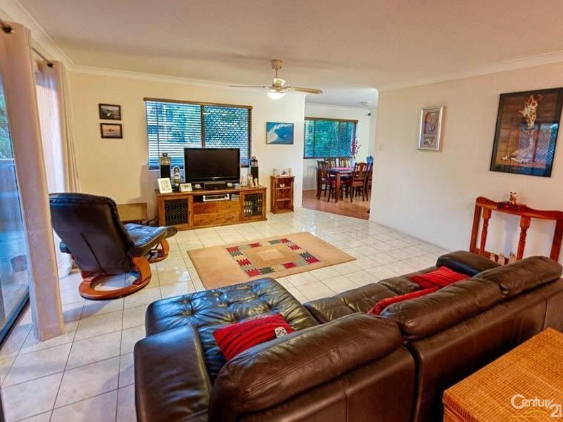 17 Oloway Crescent, Alexandra Headland QLD 4572