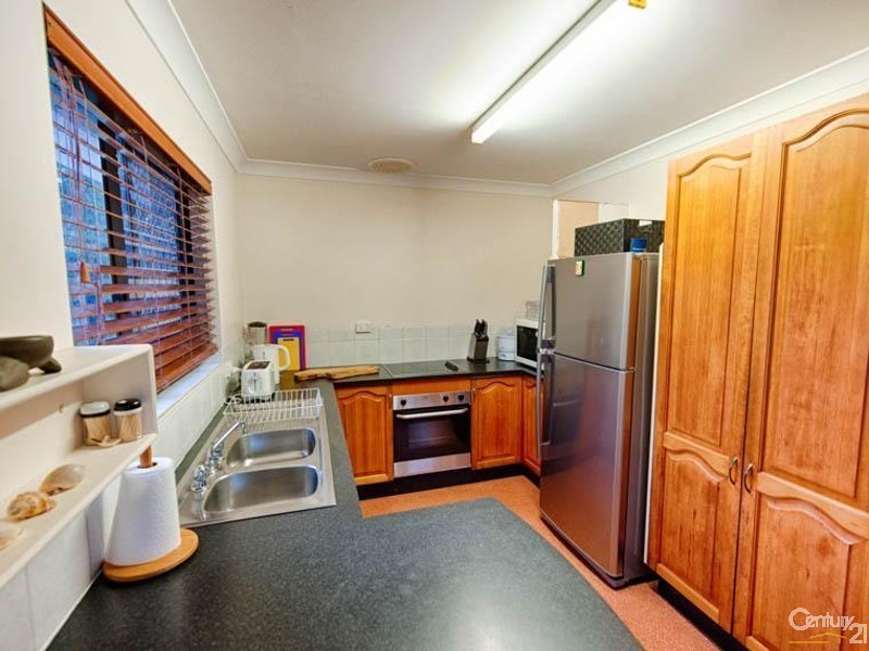 17 Oloway Crescent, Alexandra Headland QLD 4572