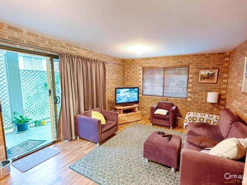 17 Oloway Crescent, Alexandra Headland QLD 4572