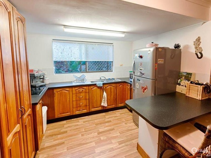 17 Oloway Crescent, Alexandra Headland QLD 4572