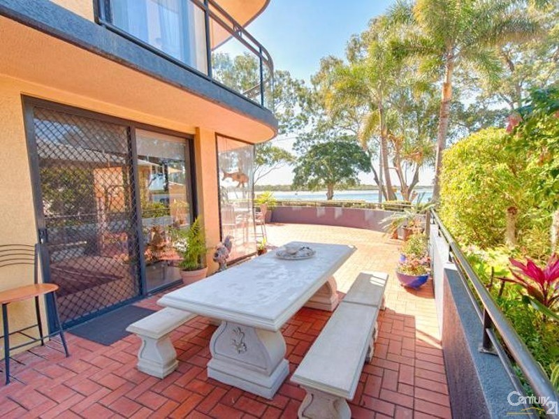 2/24 Picnic Point Esplanade, Maroochydore QLD 4558