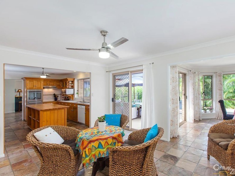 8 Curtis Court, Little Mountain QLD 4551