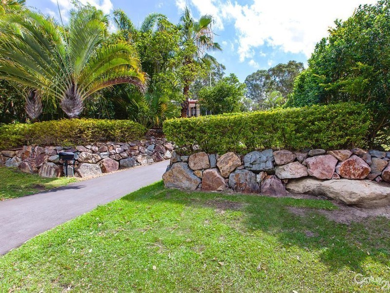8 Curtis Court, Little Mountain QLD 4551