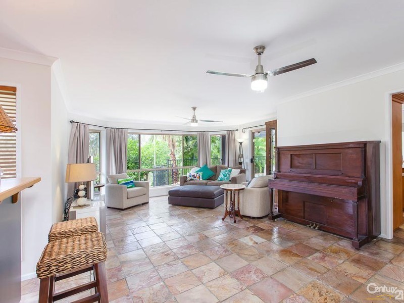 8 Curtis Court, Little Mountain QLD 4551