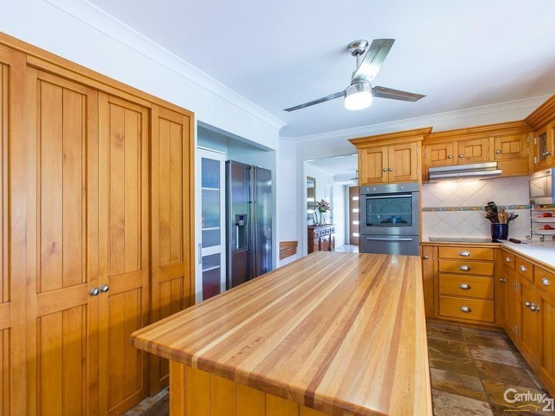 8 Curtis Court, Little Mountain QLD 4551