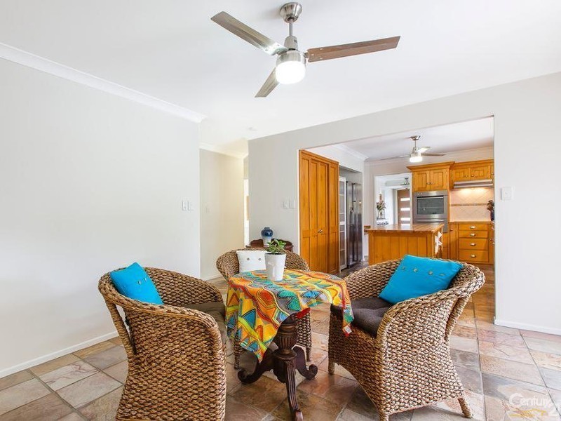 8 Curtis Court, Little Mountain QLD 4551