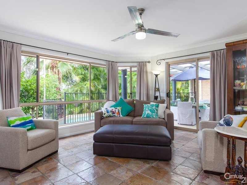 8 Curtis Court, Little Mountain QLD 4551