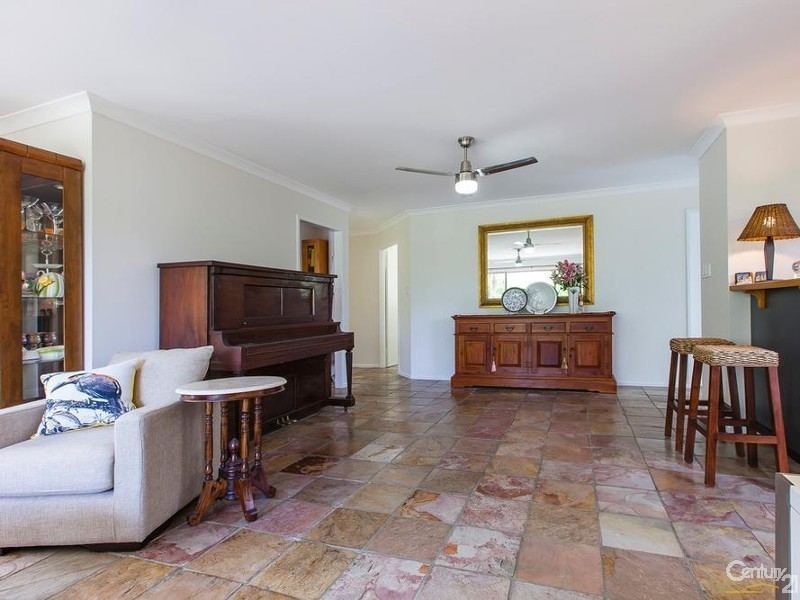 8 Curtis Court, Little Mountain QLD 4551