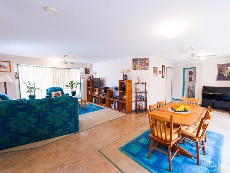 32 Village Way, Little Mountain QLD 4551