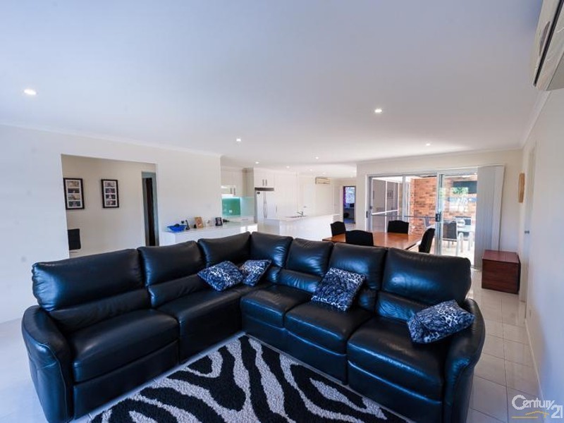 52 Balyarta Crescent, Mooloolaba QLD 4557