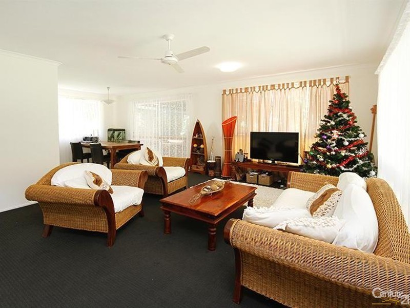 85 Oceanic Drive, Warana QLD 4575