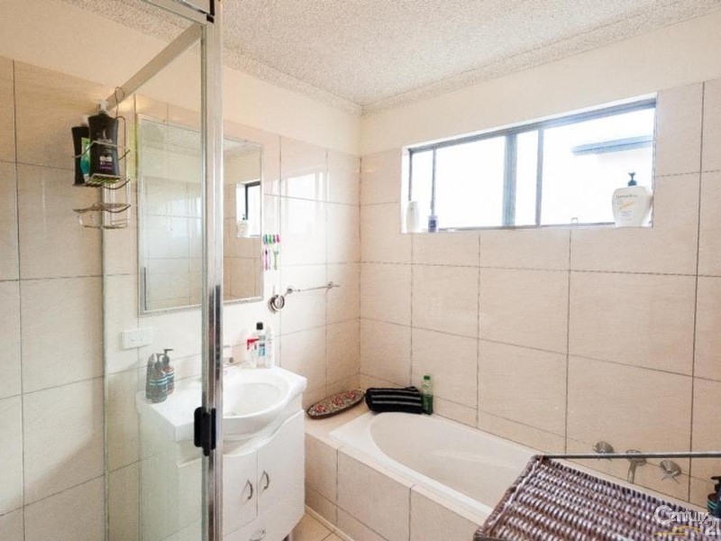 4/4 Broadmeadows Road, Maroochydore QLD 4558