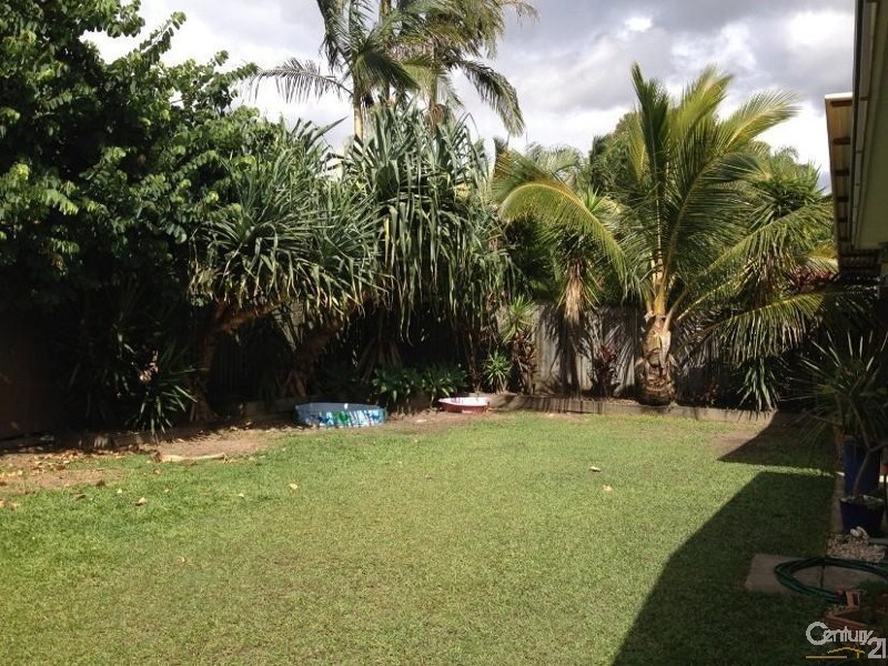 25 Surf Road, Alexandra Headland QLD 4572