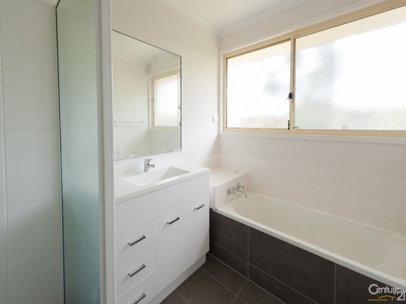 11 Kenewin Avenue, Maroochydore QLD 4558