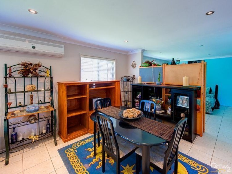 15 Ilaroo Crescent, Warana QLD 4575