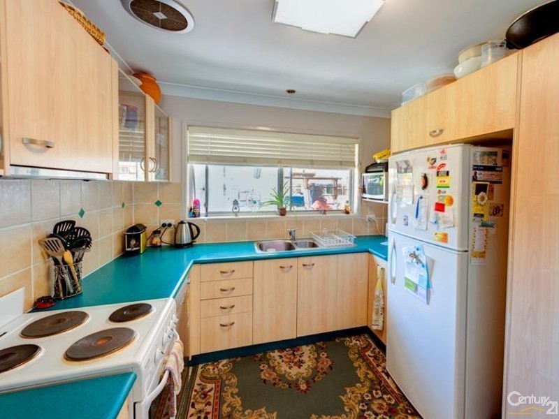 15 Ilaroo Crescent, Warana QLD 4575