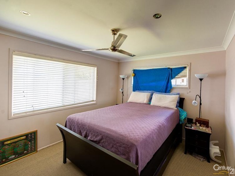 15 Ilaroo Crescent, Warana QLD 4575