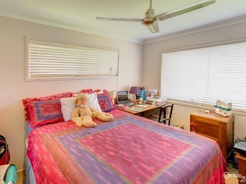 15 Ilaroo Crescent, Warana QLD 4575