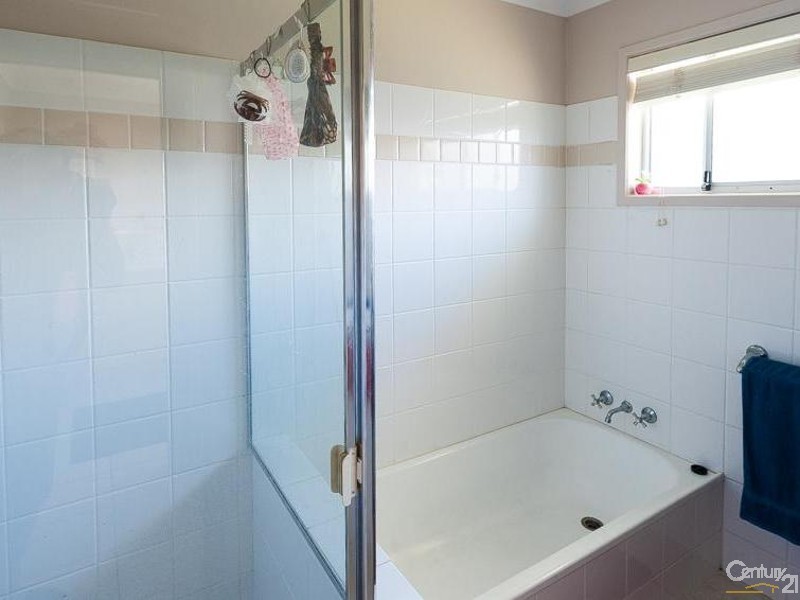 15 Ilaroo Crescent, Warana QLD 4575