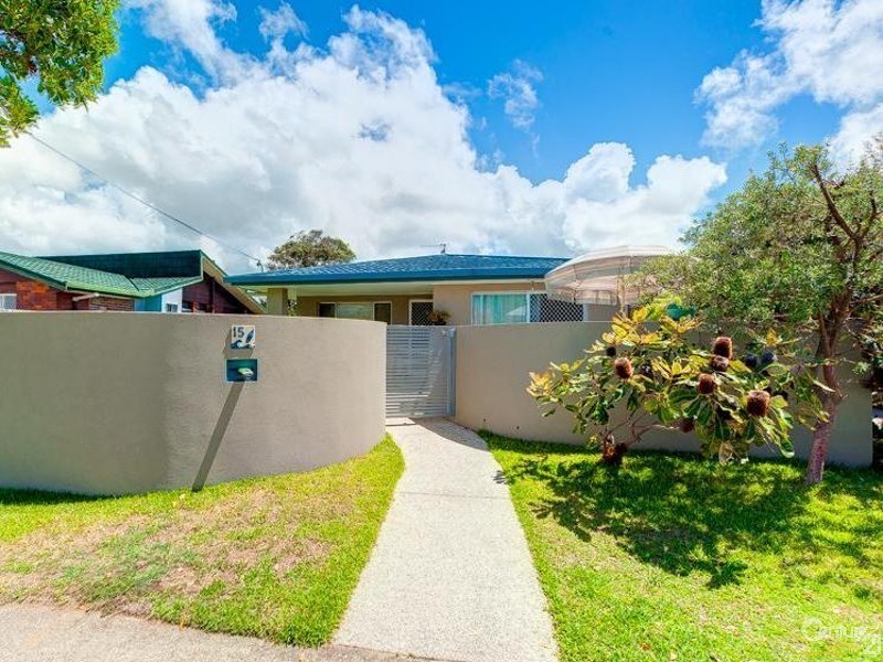 15 Ilaroo Crescent, Warana QLD 4575