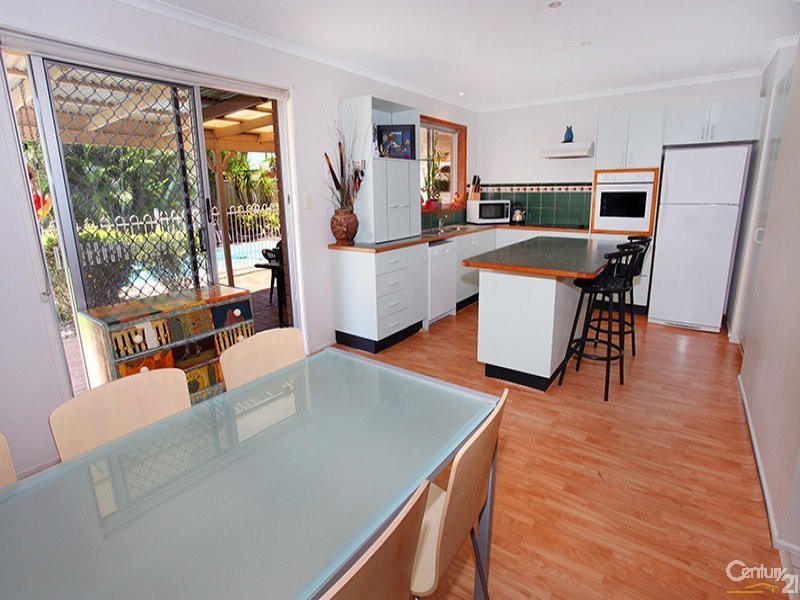 9 Napalle Street, Warana QLD 4575