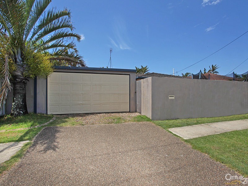 9 Napalle Street, Warana QLD 4575