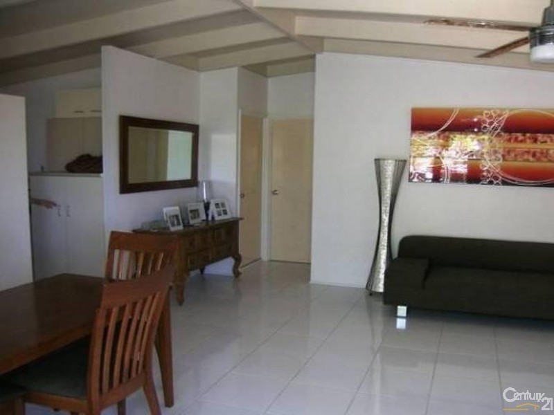 3/8 Olloway Crescent, Alexandra Headland QLD 4572