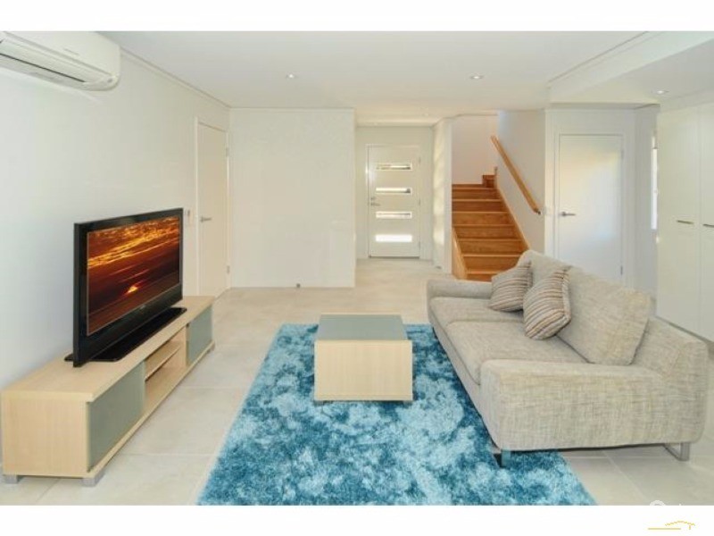 2/109 Duporth Avenue, Maroochydore QLD 4558