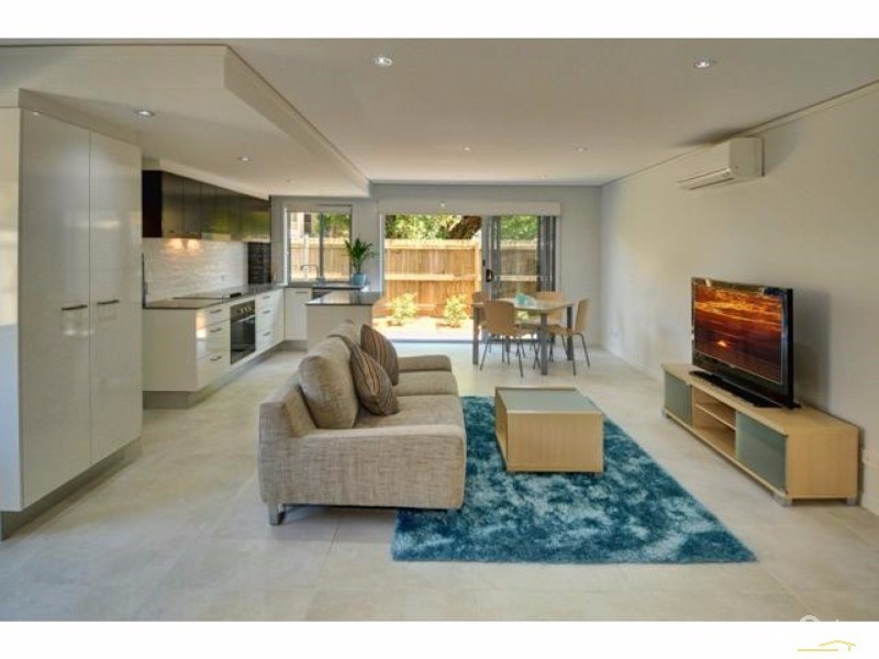 2/109 Duporth Avenue, Maroochydore QLD 4558