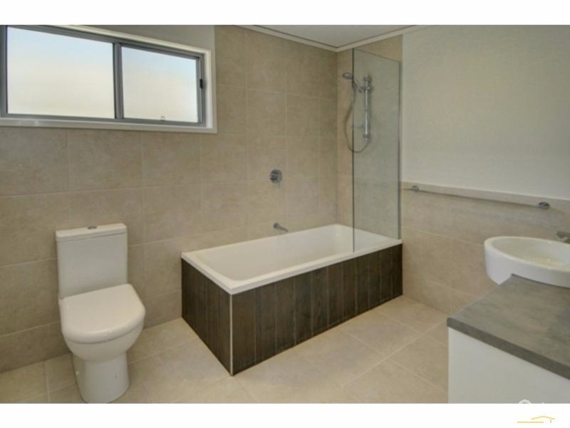 2/109 Duporth Avenue, Maroochydore QLD 4558