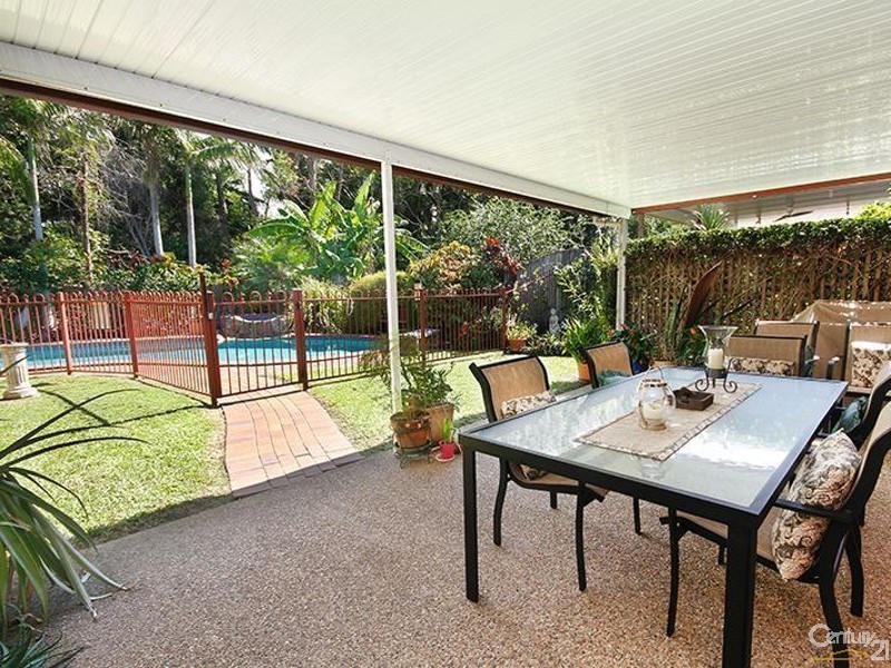 77 Poinsettia Avenue, Mooloolaba QLD 4557