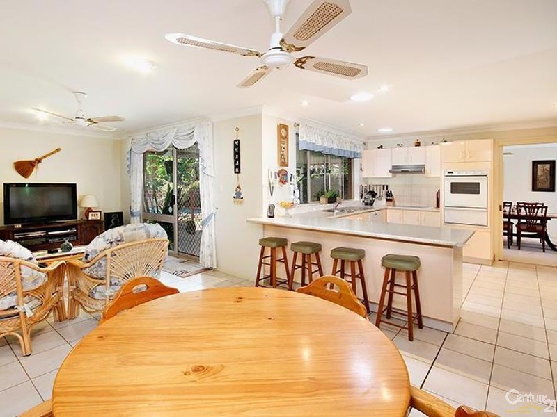 77 Poinsettia Avenue, Mooloolaba QLD 4557