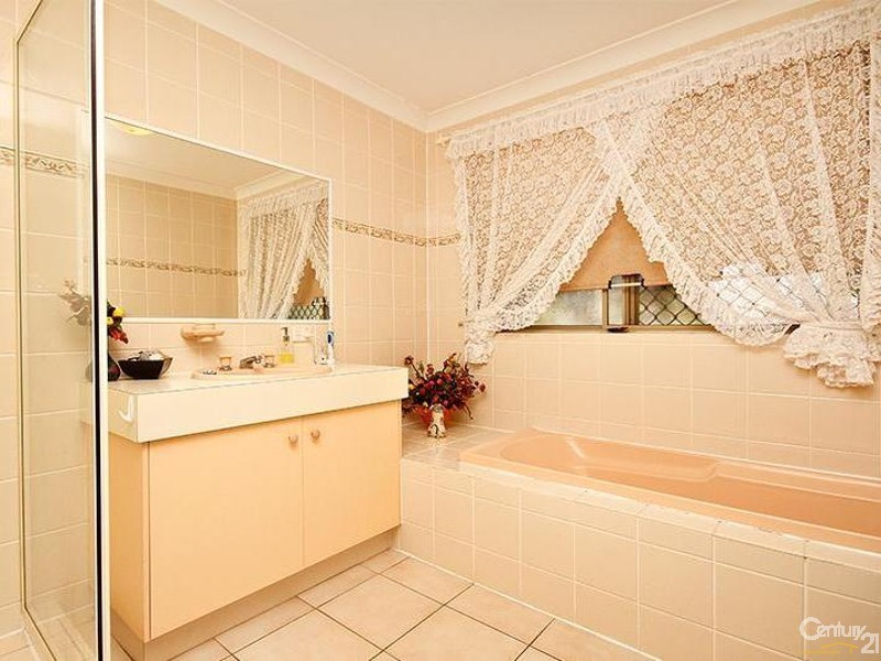 77 Poinsettia Avenue, Mooloolaba QLD 4557