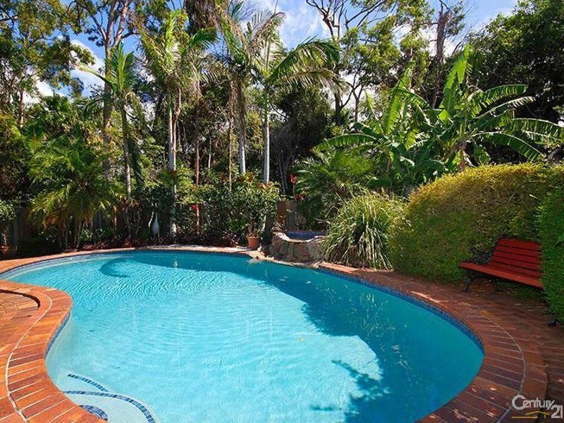 77 Poinsettia Avenue, Mooloolaba QLD 4557