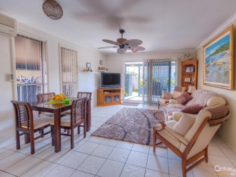 1/27 Saleng Crescent, Warana QLD 4575