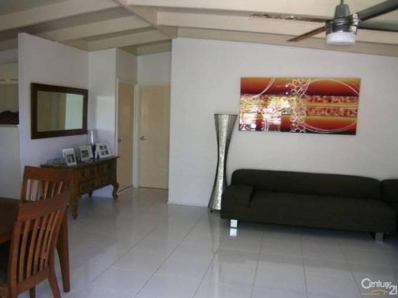 3/8 Oloway Crescent, Alexandra Headland QLD 4572