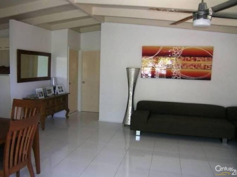 3/8 Oloway Crescent, Alexandra Headland QLD 4572