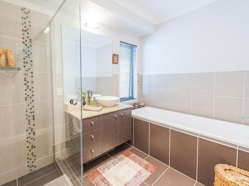 16 Forest Pines Boulevard, Forest Glen QLD 4556