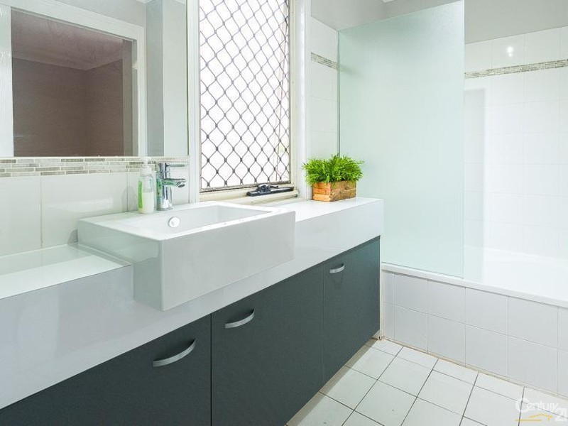 1/15 Radiata Drive, Maroochydore QLD 4558