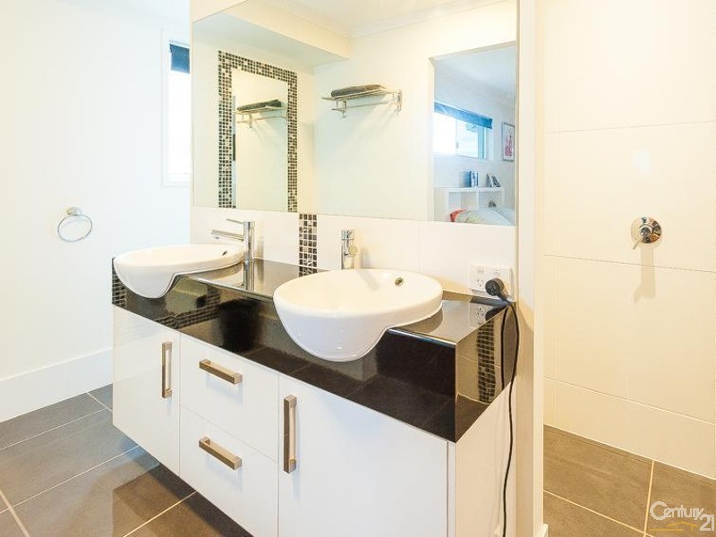 12 Goldfinch Close, Peregian Springs QLD 4573