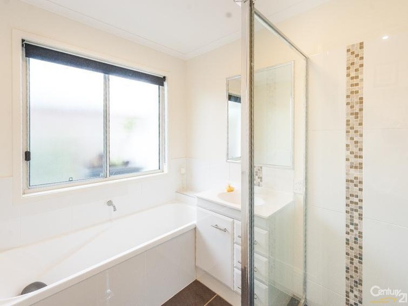 12 Goldfinch Close, Peregian Springs QLD 4573