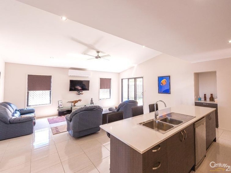 17 Forest Pines Blvd, Forest Glen QLD 4556